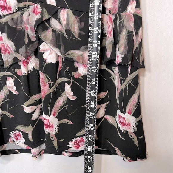 White House Black Market Sleeveless High Neck Floral Top size Small - Picture 8 of 9